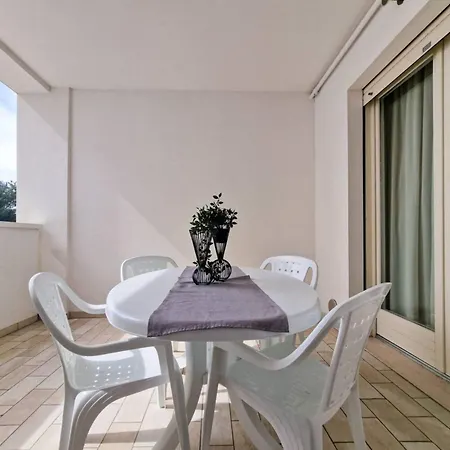 Stylish Escape With Pool Near The Apartman