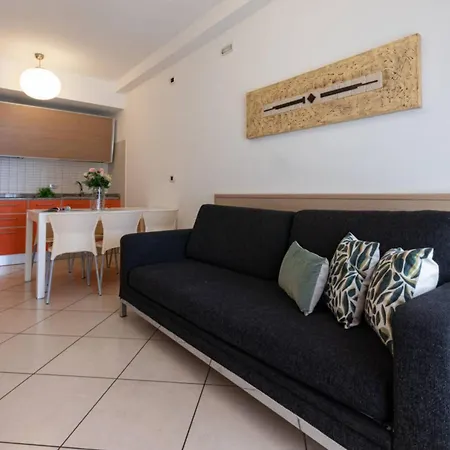Apartman Stylish Escape With Pool Near The