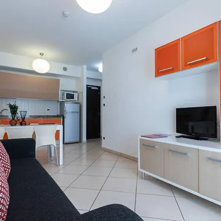 Apartman Stylish Escape With Pool Near The *