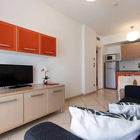Stylish Escape With Pool Near The Apartman *