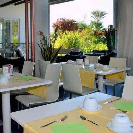 Apartman Stylish Escape With Pool Near The