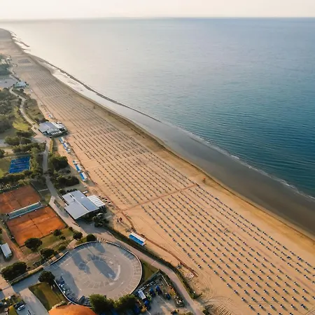 Stylish Escape With Pool Near The Apartman Bibione